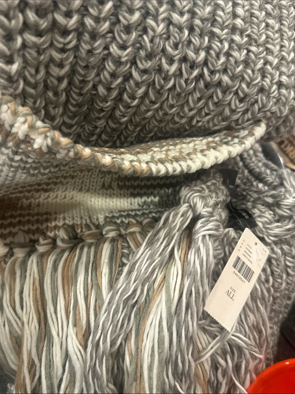 Anthropologie Chunky Knit Long Fringe Scarf in Beige greyCream with pockets NWT